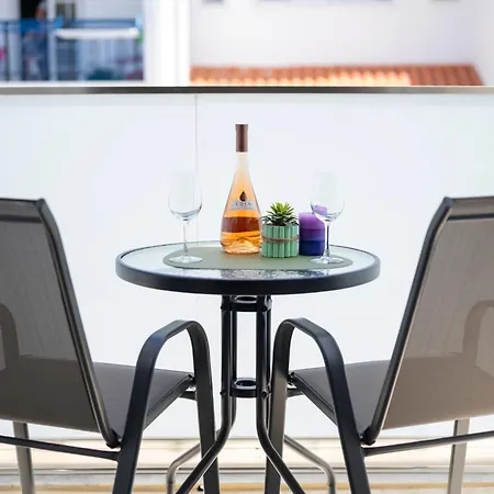 Appartement With Balcony - 3 Min Walk To - Diamond 3